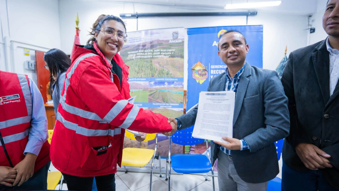 GOBERNADOR REGIONAL DE ÁNCASH FIRMA CONVENIO ESTRATÉGICO CON EL MTC PARA FORTALECER LA GESTIÓN AMBIENTAL